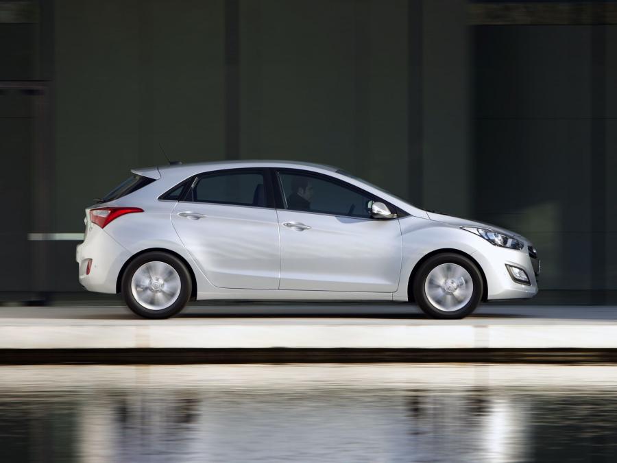 Hyundai i30 5-Door 2012 года  (UK) (фото 12 из 30)